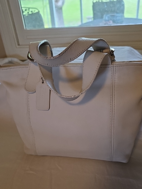 Coach Handbags - Vintage Coach White Leather Purse